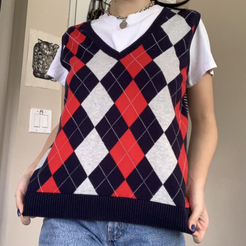 Oversized Sweater Vests are Back! Here’s How To Style the Latest Trend