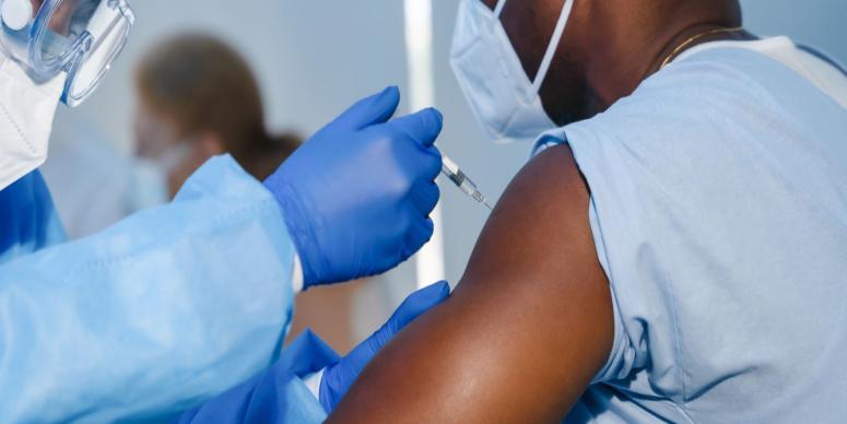 WHAT YOU NEED TO KNOW ABOUT THE FLU AND COVID-19 VACCINES WHAT YOU NEED TO KNOW ABOUT THE FLU AND COVID-19 VACCINES