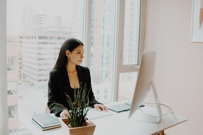 Cozy Aesthetic Outfits to Stay Stylish at the Office Cozy Aesthetic Outfits to Stay Stylish at the Office