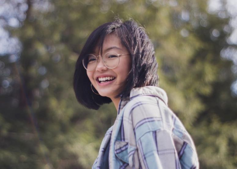 How to Accessorize With Glasses How to Accessorize With Glasses