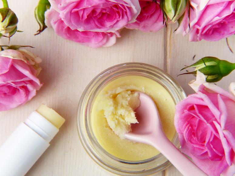 MOBILESTYLES 2-Ingredient DIY Vegan Lip Balm MOBILESTYLES 2-Ingredient DIY Vegan Lip Balm