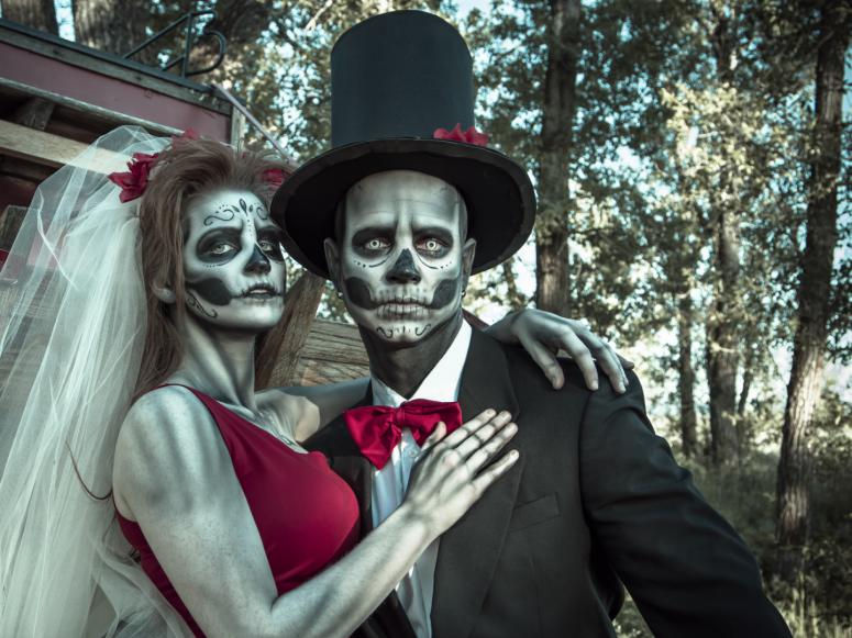 Wow Your Guests With Your Halloween Couple Outfit Wow Your Guests With Your Halloween Couple Outfit