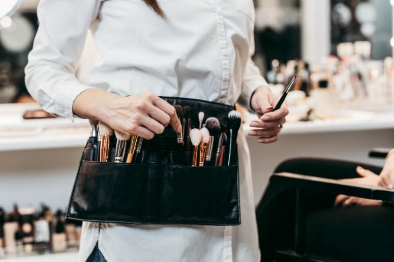 Essential Beauty Tools for the On-the-Go Beauty PRO