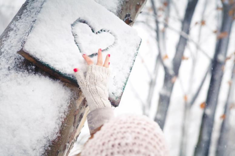 Stay Festive This Year With These Classy Winter Nails