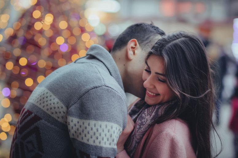 Fa-La-La in Love Christmas Date Ideas Fa-La-La in Love Christmas Date Ideas