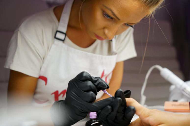 Time is Saved to the Max When a Mobile Manicurist Heads Your Way