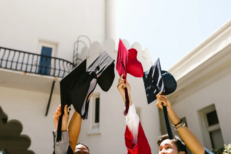 4 Things NOT to do on Your Graduation Day 4 Things NOT to do on Your Graduation Day