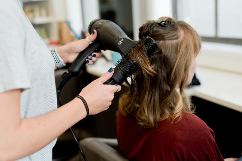 Why You Should Consider Switching to Mobile Hairstylist Jobs