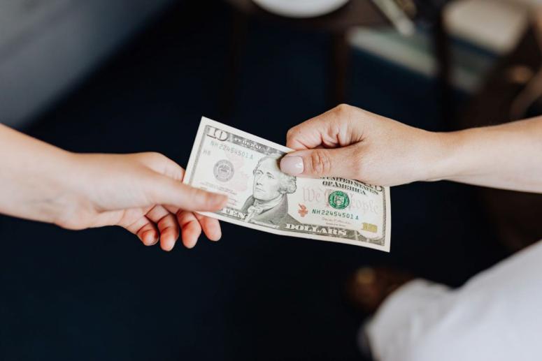 Tips on Tipping for Beauty Services Tips on Tipping for Beauty Services