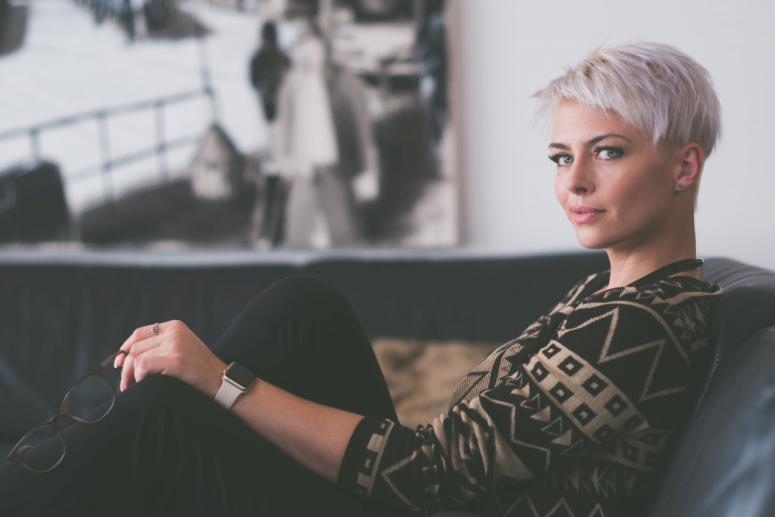 Heres Why Women Are Embracing Going Gray Early Heres Why Women Are Embracing Going Gray Early
