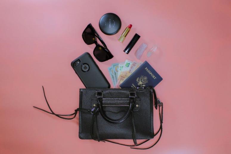 These Are Every Beauty PROs Makeup Artist Must-Haves These Are Every Beauty PROs Makeup Artist Must-Haves