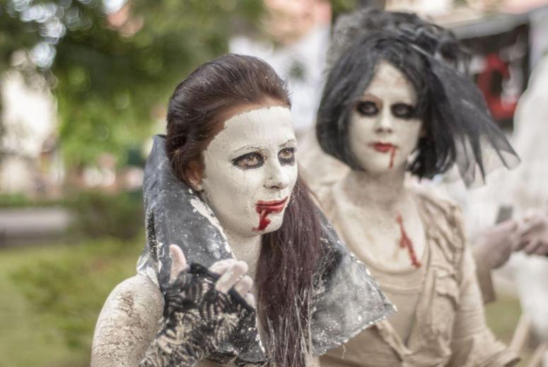 Create Spooky Family Vibes With Mommy and Daughter Halloween Costumes Create Spooky Family Vibes With Mommy and Daughter Halloween Costumes