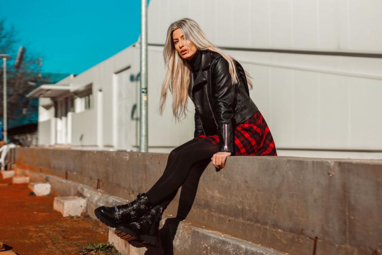 Iconic Long Skirt Outfit Ideas and Styling Tips to Try This Season Iconic Long Skirt Outfit Ideas and Styling Tips to Try This Season