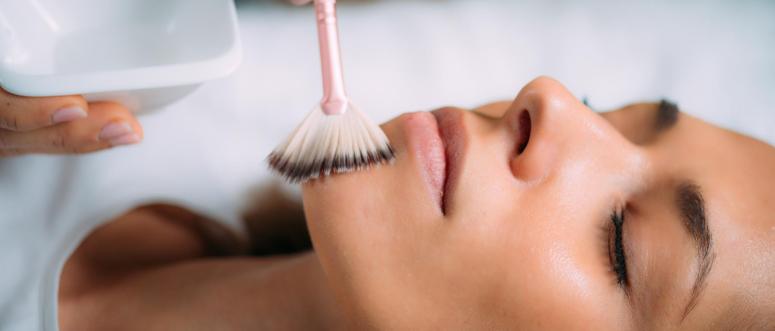 Chemical Peel Face Treatment with Retinol Serum Chemical Peel Face Treatment with Retinol Serum