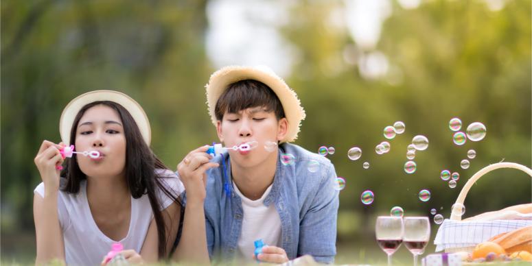 Have a Romantic Outdoor Picnic This Valentinersquos Day Have a Romantic Outdoor Picnic This Valentinersquos Day