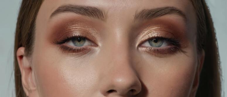 Gold eye makeup look Gold eye makeup look