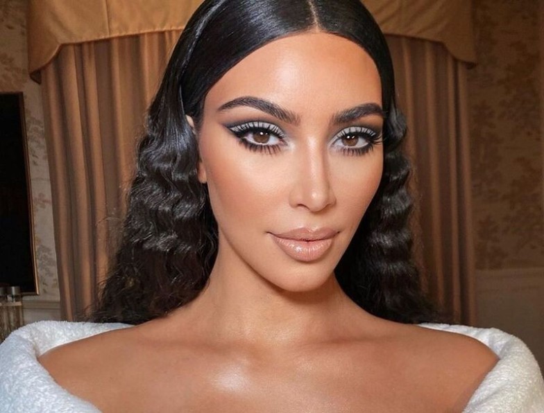 Kim Kardashian has become synonymous with cutting-edge style and sophisticated makeup in beauty and fashion. Her iconic looks have inspired a global following eager to learn the secrets behind her flawless beauty regimen. This comprehensive Kim Kardashian makeup tutorial is designed to guide you through the process, ensuring you can quickly achieve Kim's signature style.  Understanding Kim Kardashian's Signature Makeup Look Kim Kardashian's makeup emphasizes a flawless base, dramatic eyes, sculpted cheeks, and nude lips. This balance of bold and subtle elements is critical to recreating her look.  Foundation: Flawless Canvas A smooth, even base is essential. Kim's look starts with a high-coverage foundation, which creates a perfect canvas.  Contour and Highlight: The Art of Definition Contouring and highlighting are staples of Kim's makeup routine, used to define her facial structure and create a luminous complexion.  Eyes: Bold and Beautiful From smoky shadows to perfect winged liners and lush lashes, Kim's eye makeup is always a statement.  Lips: Subtly defined Kim often chooses creamy nude lipsticks and glosses to complete the look and add the right touch of elegance.  Step-By-Step Kim Kardashian makeup tutorial Follow this step-by-step Kim Kardashian makeup tutorial to emulate her glamorous makeup look, whether for a day out or a special night in.  Start with skin preparation Hydrate your skin with a quality moisturiser to keep it plump and smooth.  Apply a primer to create a seamless base and enhance the longevity of your makeup.  Foundation and Concealer For a flawless complexion, choose a full-coverage foundation that blends well with the skin.  Brighten under the eyes and hide imperfections with a concealer that blends for a natural finish.  Masterful contouring and highlighting Sculpt your face with contour shades under the cheekbones, along the jawline and at the temples.  Apply highlighter to the high points of your face, such as the cheekbones, brow bone, and nose bridge.  Dramatic eye makeup Start with a neutral base on the eyelids and build with darker shades for depth and dimension.  Define your eyes with a gel or liquid eyeliner and extend for that signature Kim K wing.  Finish with volumising mascara or false lashes for added drama.  Perfect brows Fill and shape your brows to frame your face, keeping them full yet polished.  Nude lips for a finishing touch Line your lips with a nude pencil, then fill in with a matching lipstick or gloss for a plump, subtle look.  Kim Kardashian makeup tips for perfection Seamless Blending: Invest time blending your makeup to avoid harsh lines, especially with contour and eyeshadow.  Buildable coverage: Start light with contour and foundation and build to the desired intensity for a more natural look.  Long-lasting finish: Use a setting spray to keep your makeup fresh and in place throughout the day or night.  Elevate your beauty routine with MOBILESTYLES.  Achieving Kim Kardashian's glamorous makeup involves blending techniques with the right products. But beyond the tutorials, true beauty comes from feeling confident and looking your best. That's where MOBILESTYLES comes in, offering on-demand beauty services to meet your every need. From makeup sessions that channel the Kim K vibe to personalised beauty treatments, MOBILESTYLES professionals are at your service to make you look and feel fabulous. Download the app, book your appointment, and let MOBILESTYLES bring the magic of celebrity-inspired beauty right to your door.