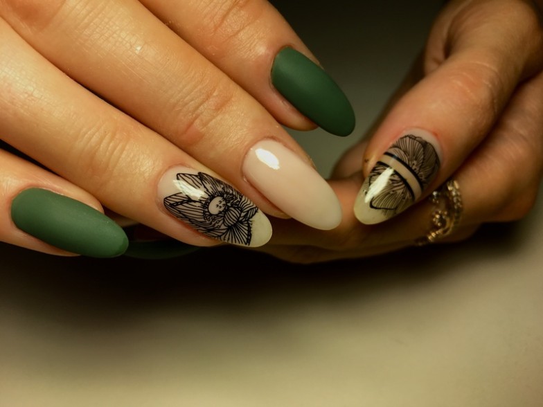 autumn green manicure