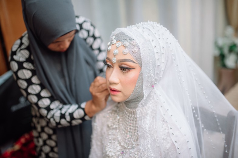 bride makeup artist