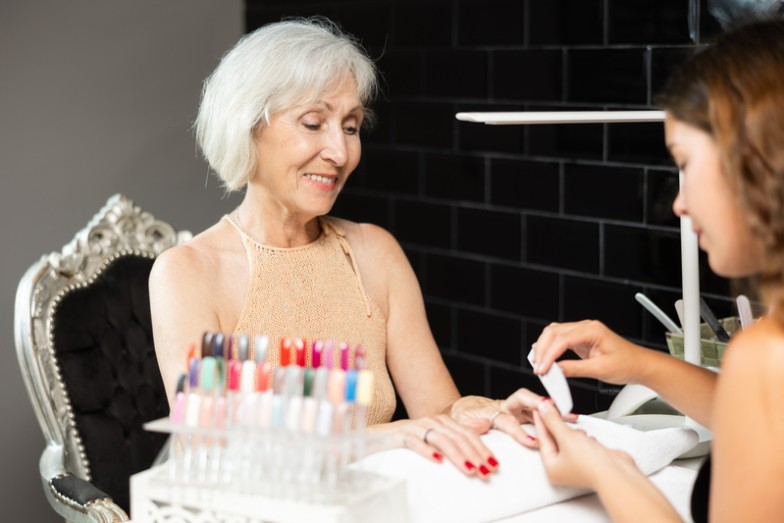 mobile nail technician