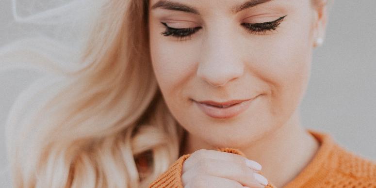 Monochrome Orange Makeup is Perfect for Fall