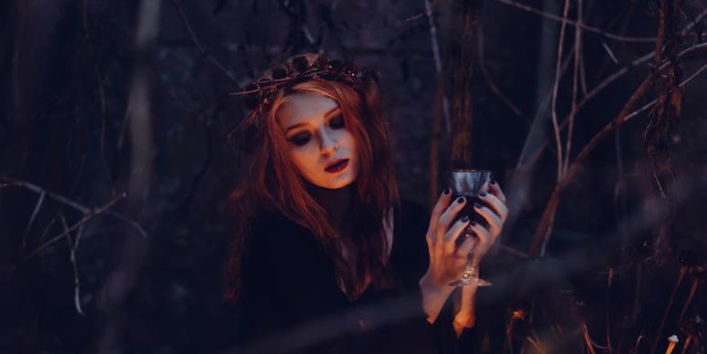 Use MOBILESTYLES For Your Halloween Makeup Appointment