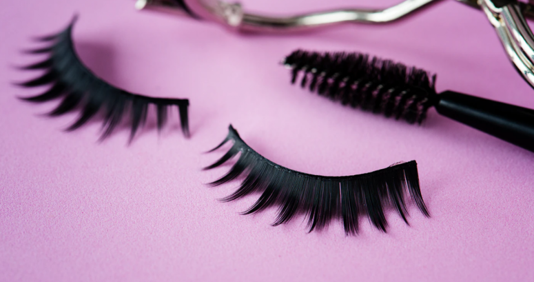 Wow With Incredibly Long Luscious False Eyelashes