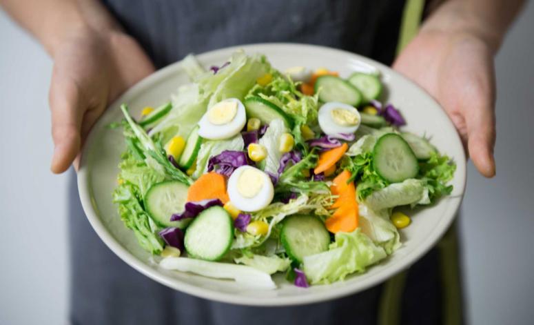 Amazing-Tasting Light Salad Recipe