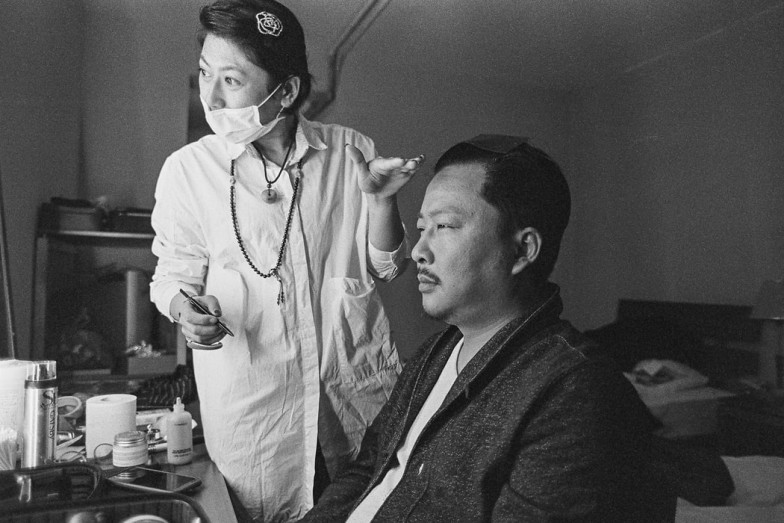 men's black zip-up jacket photo