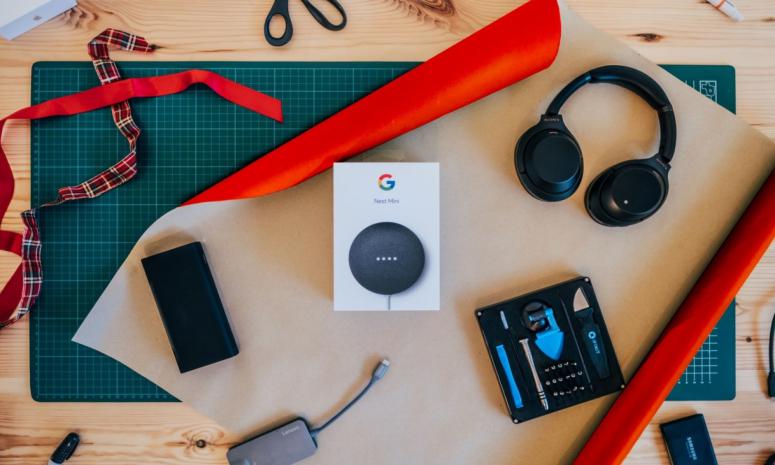 10 Amazon Tech Gifts Everyone You Know Will Definitely Love 10 Amazon Tech Gifts Everyone You Know Will Definitely Love