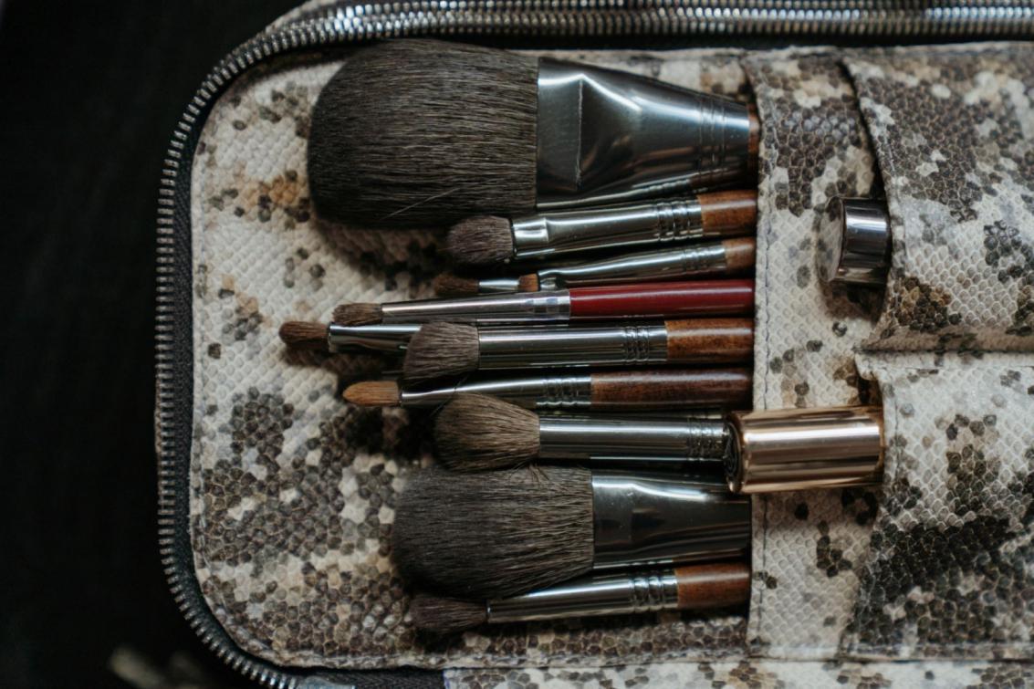 5 Makeup Artist Essentials You Need in Your Kit